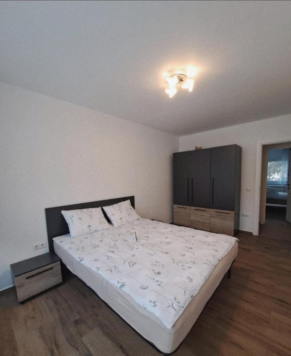 Republicii 7 Iris 98 Mp 3 Camere 3 Paturi 2 Dormitoare 1 Canapea Parcare Card De Vacanta Baia Mare Zewnętrze zdjęcie